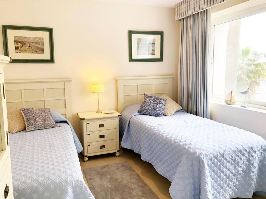Beachside Luxury 2 Bedroom Apartment, Puerto Banus Marbella